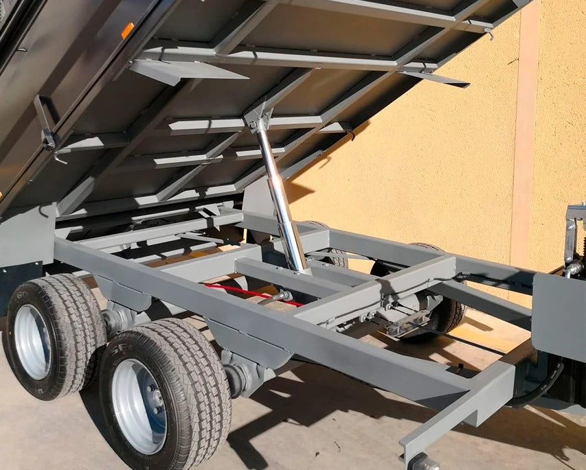 Remolque basculante hidráulico 2 ejes 2.500 x 1.800 x 500 – Ruedas por debajo